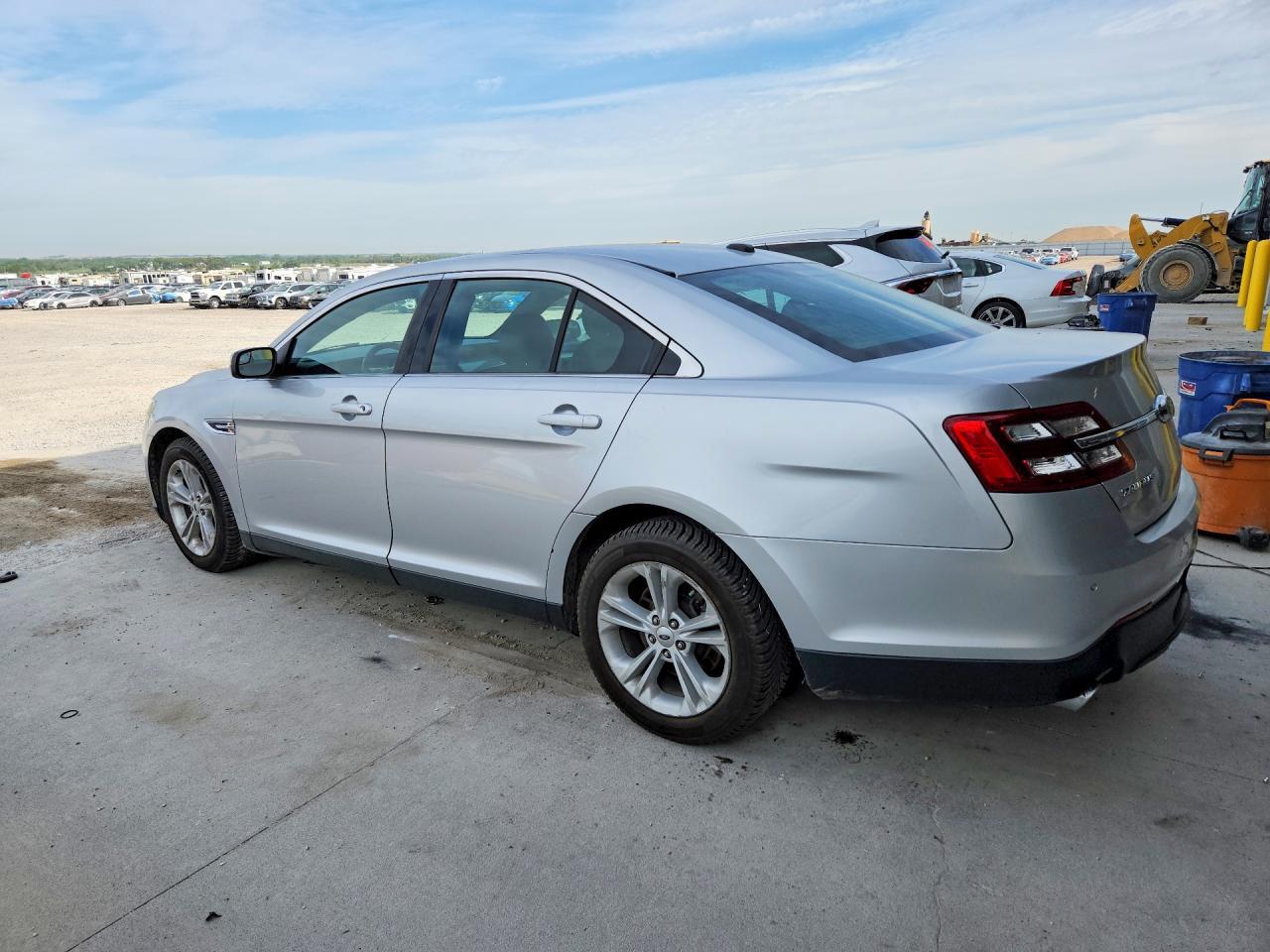 2018 Ford Taurus Sel - Фото 2