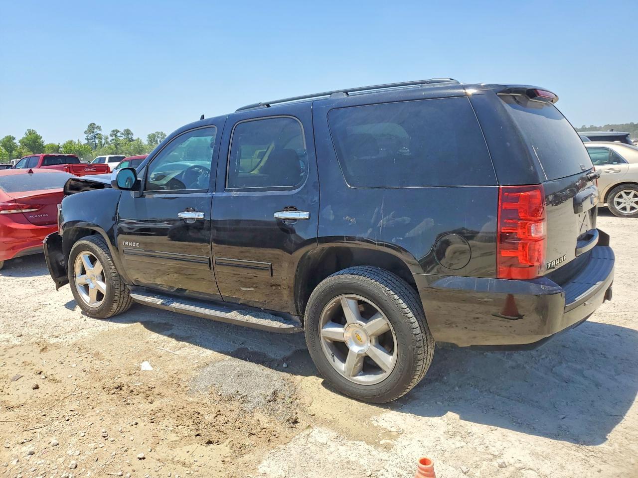 2010 Chevrolet Tahoe C1500 Ls - Image 2