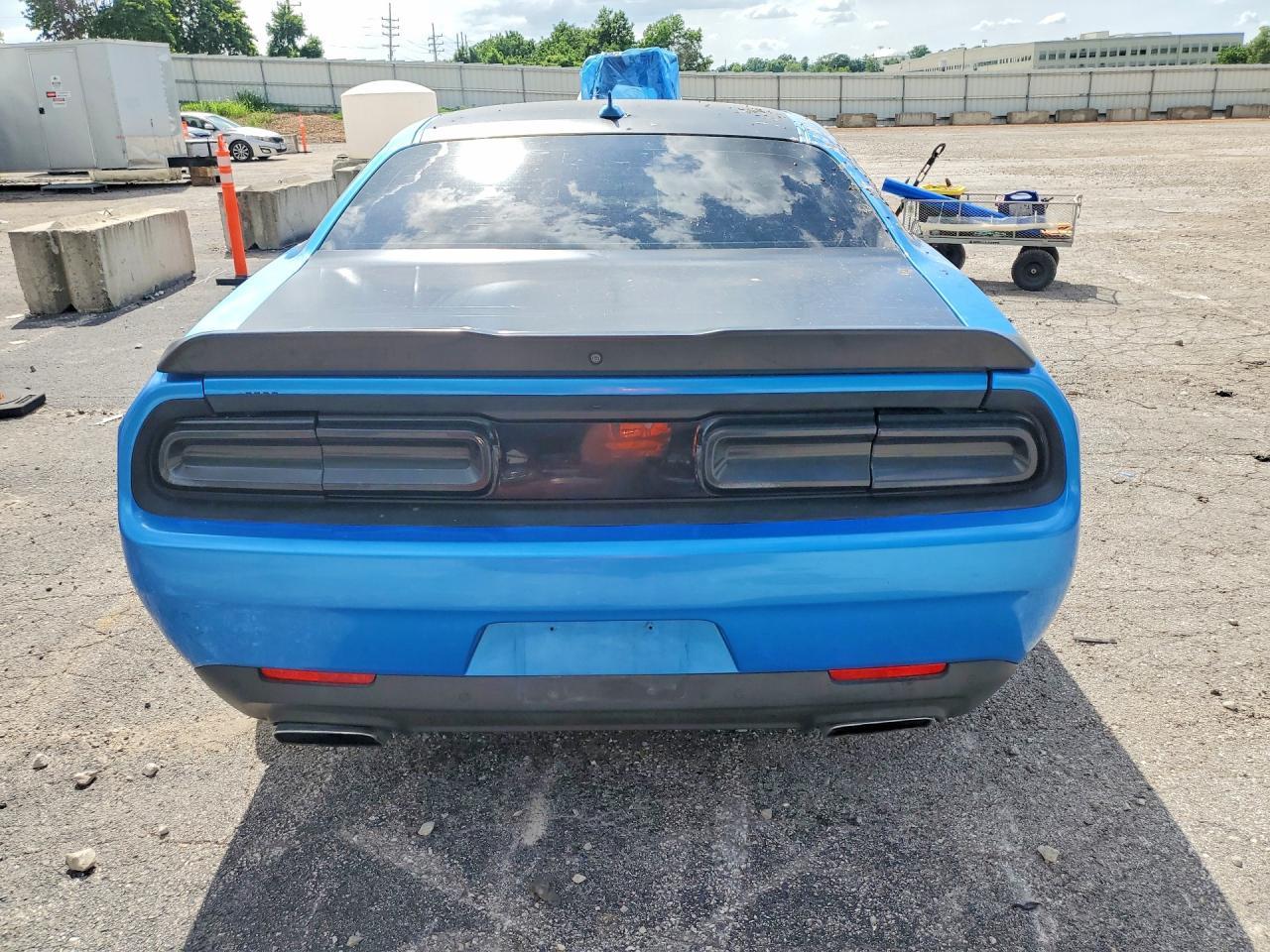 2016 Dodge Challenger R - Image 6