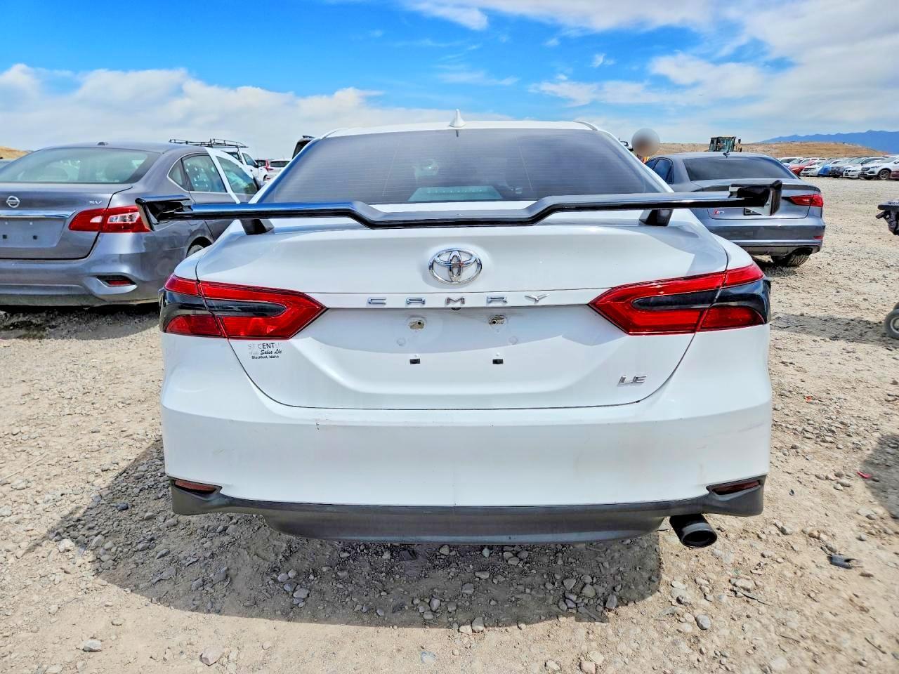 2020 Toyota Camry Le - Фото 6