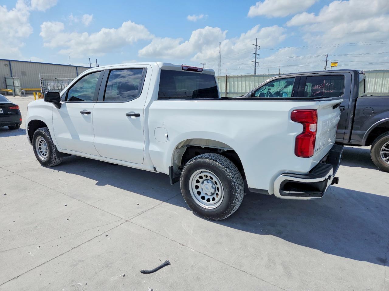 2024 Chevrolet Silverado C1500 - Фото 2