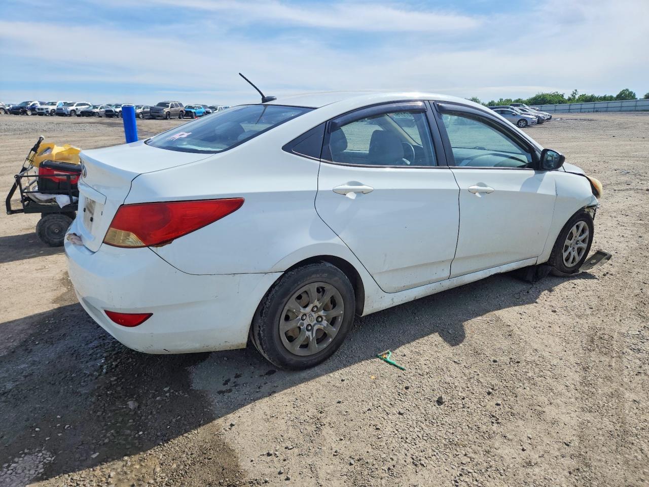 2013 Hyundai Accent Gls - Image 3