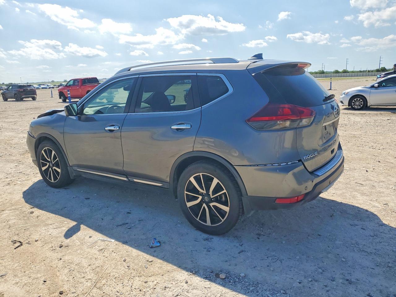 2019 Nissan Rogue - Image 2