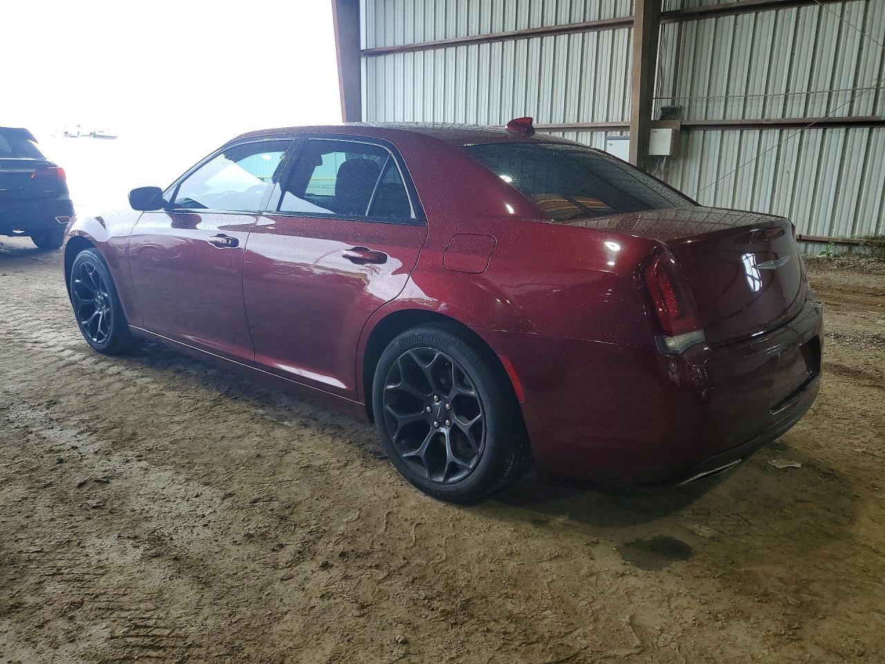 2020 Chrysler 300 Touring - Фото 2