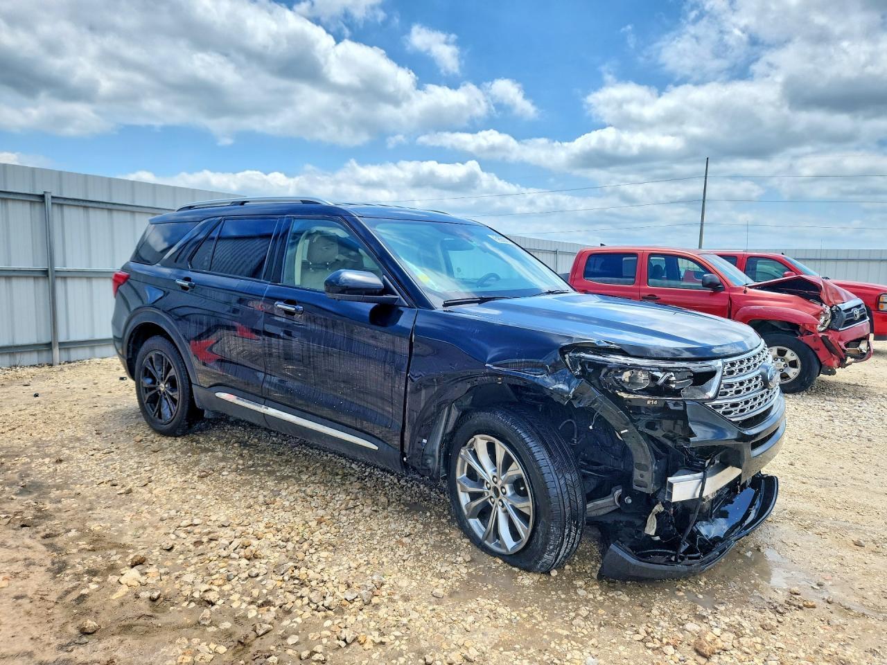 2023 Ford Explorer Limited - Image 4