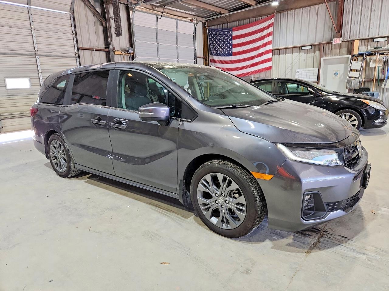 2025 Honda Odyssey Touring - Image 4