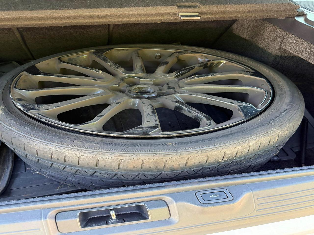 2015 Land Rover Range Rover Supercharged - Image 6