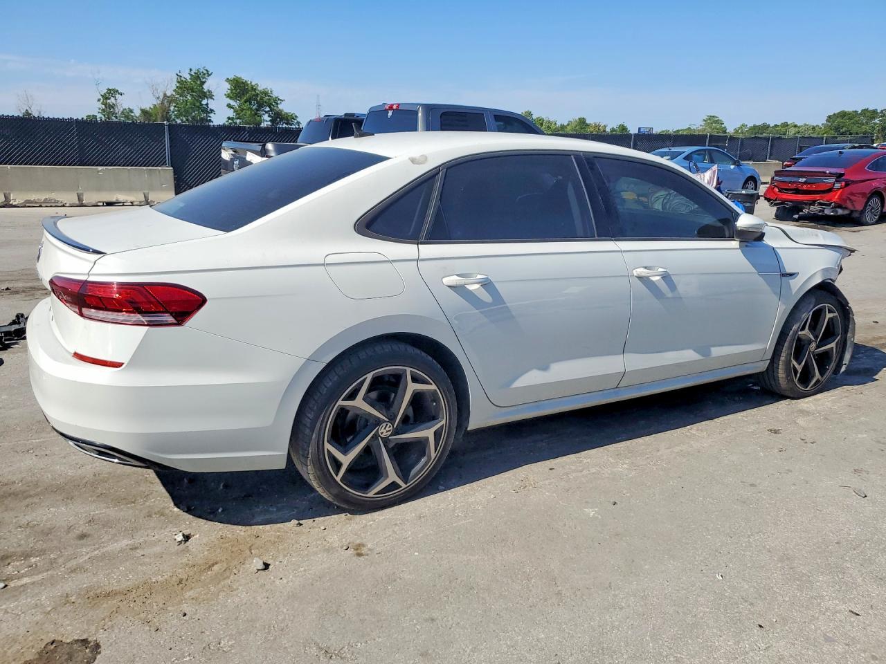 2020 Volkswagen Passat R-Line - Image 3