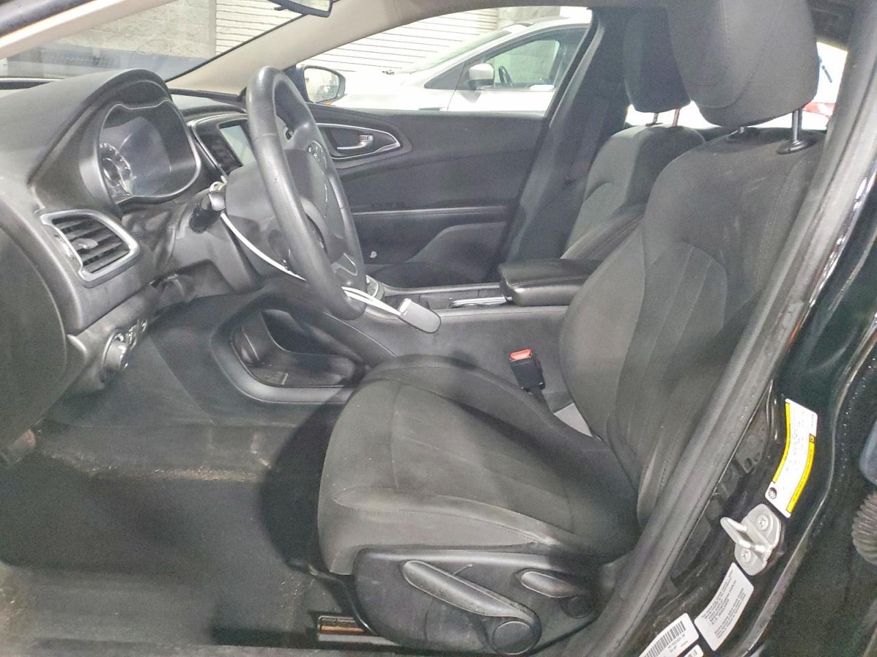 2016 Chrysler 200 Limited - Image 7