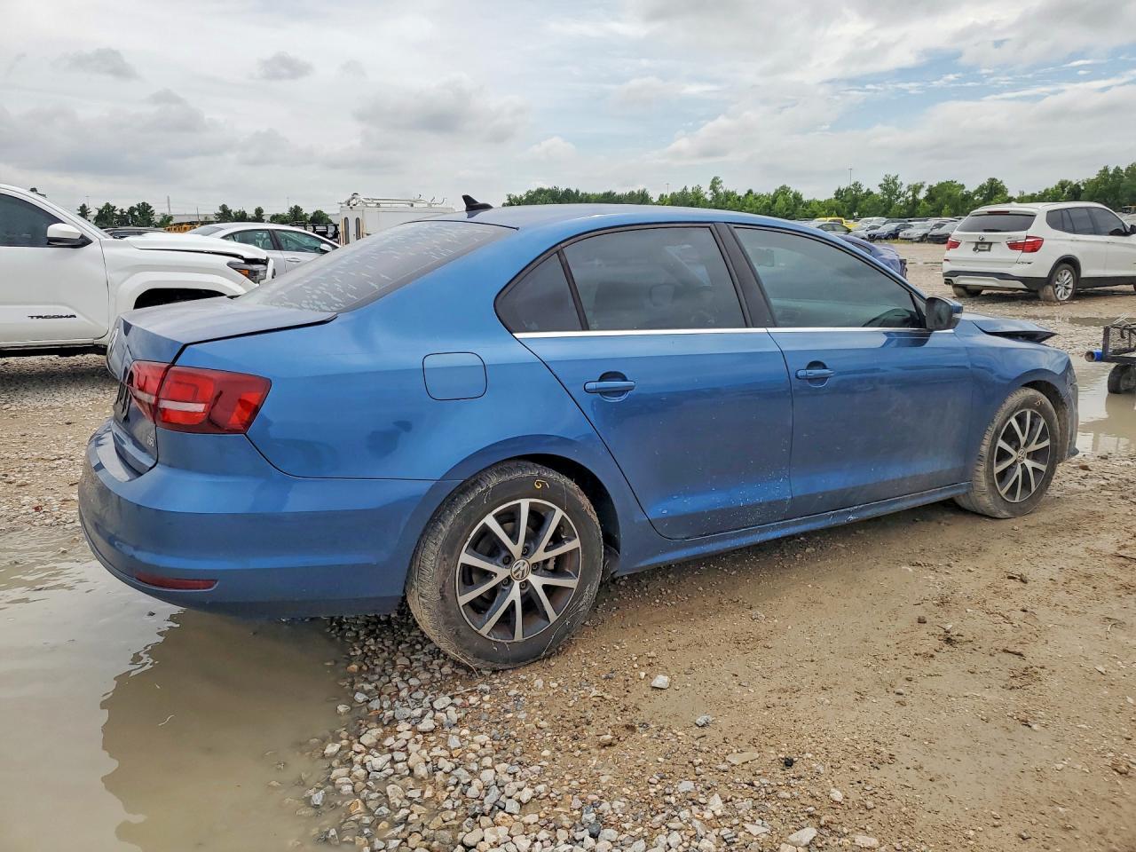 2017 Volkswagen Jetta - Фото 3