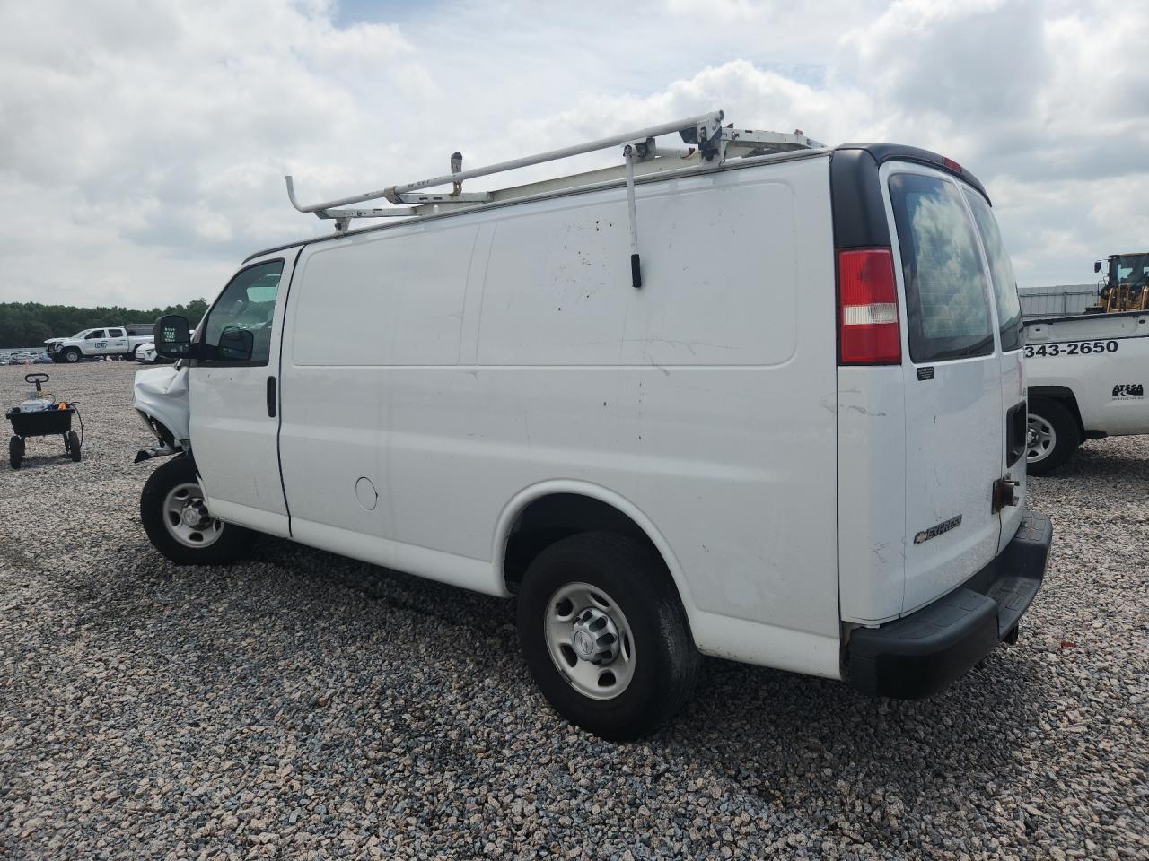 2018 Chevrolet Express G2500 - Фото 2