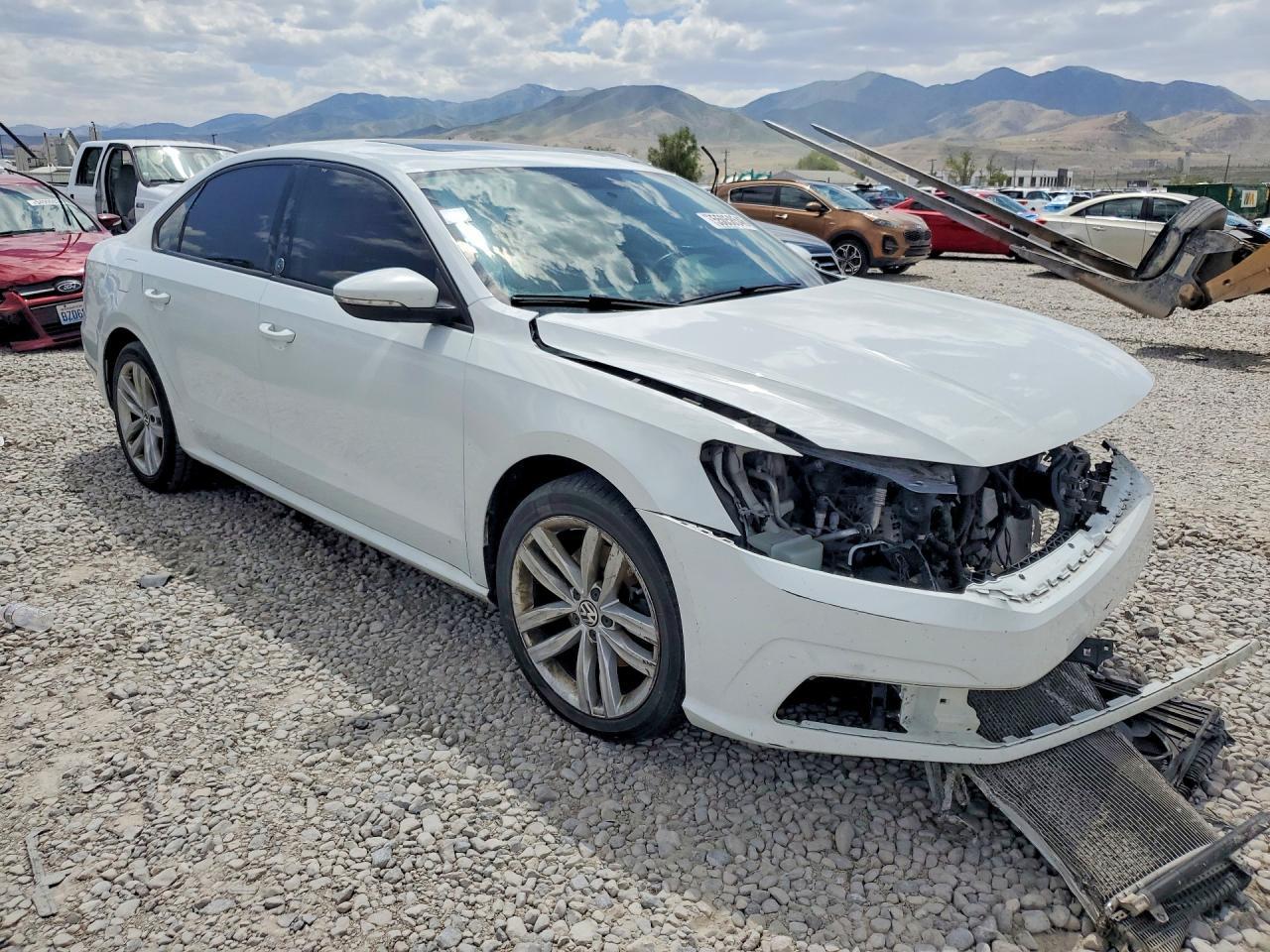 2019 Volkswagen Passat Wolfsburg - Image 4