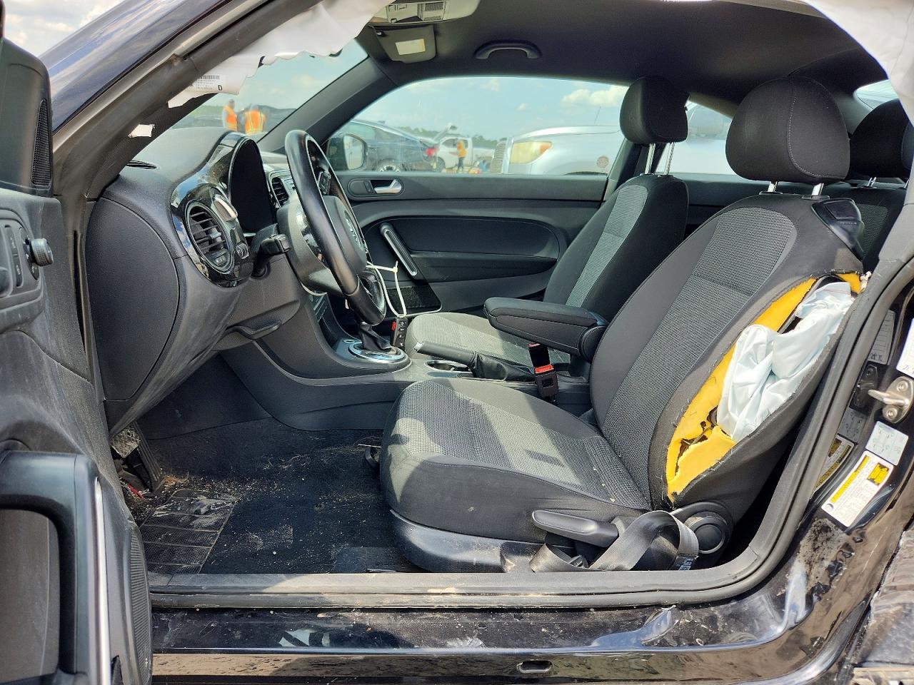2019 Volkswagen Beetle S - Фото 7