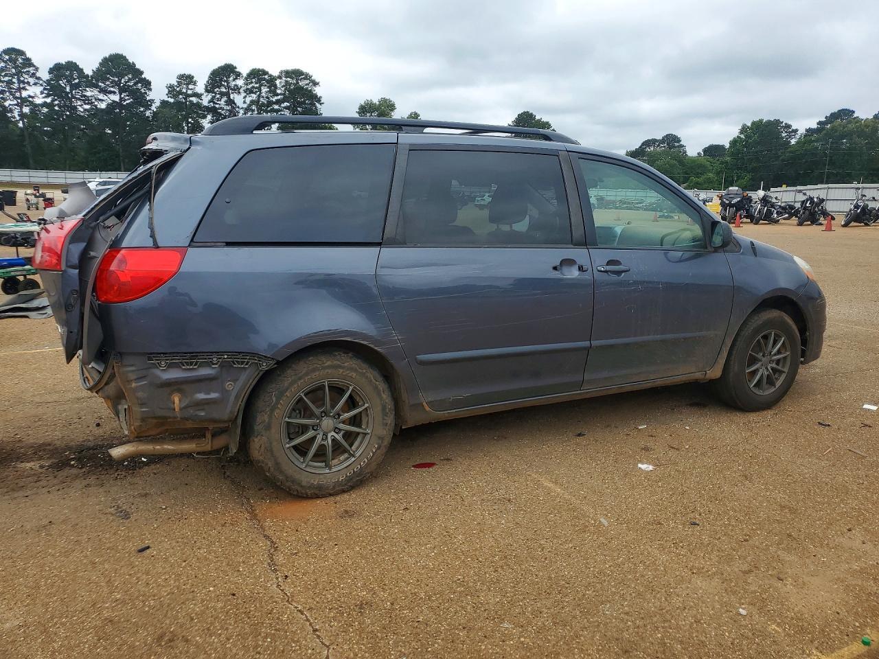 2009 Toyota Sienna Le 7-Passenger - Image 3