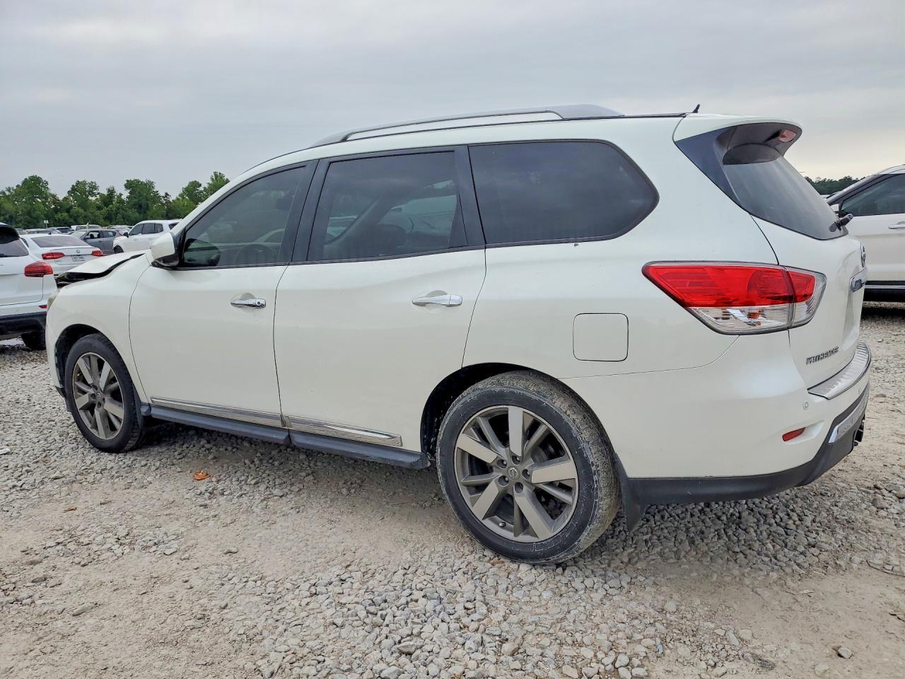 2015 Nissan Pathfinder S - Фото 2