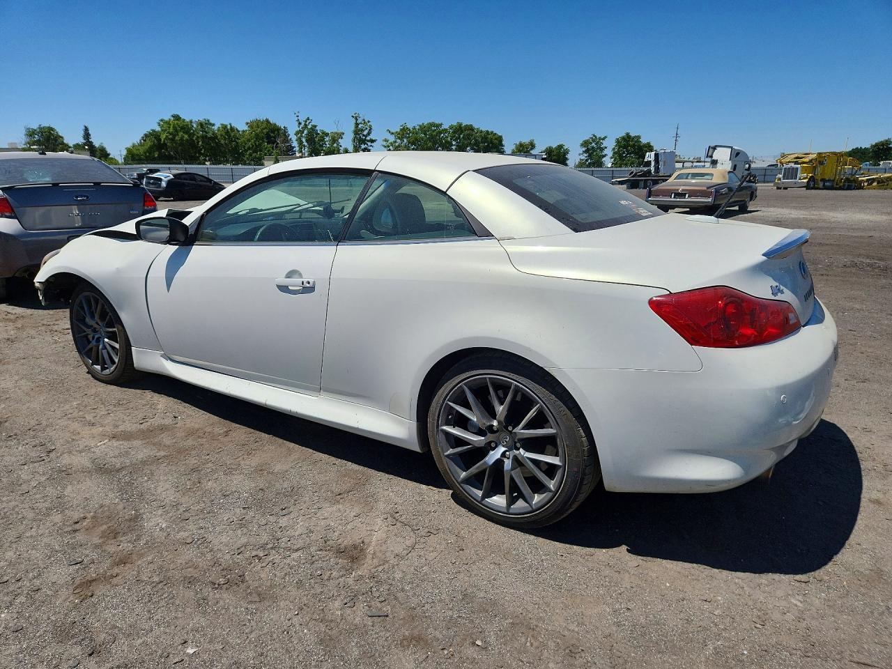 2013 Infiniti G37 Convertible Base - Фото 2