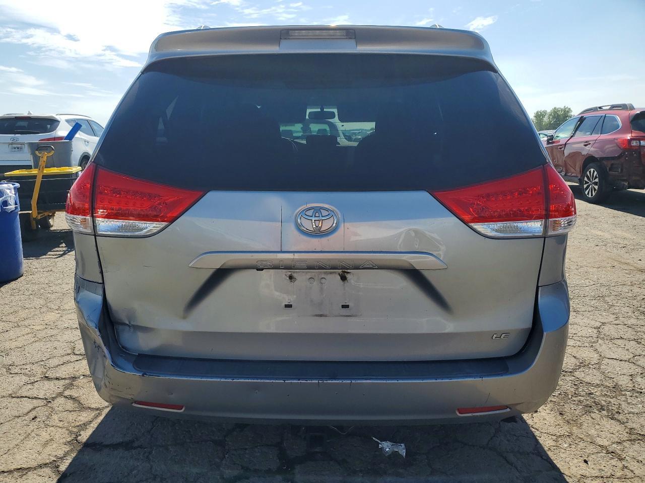2011 Toyota Sienna Le - Image 6