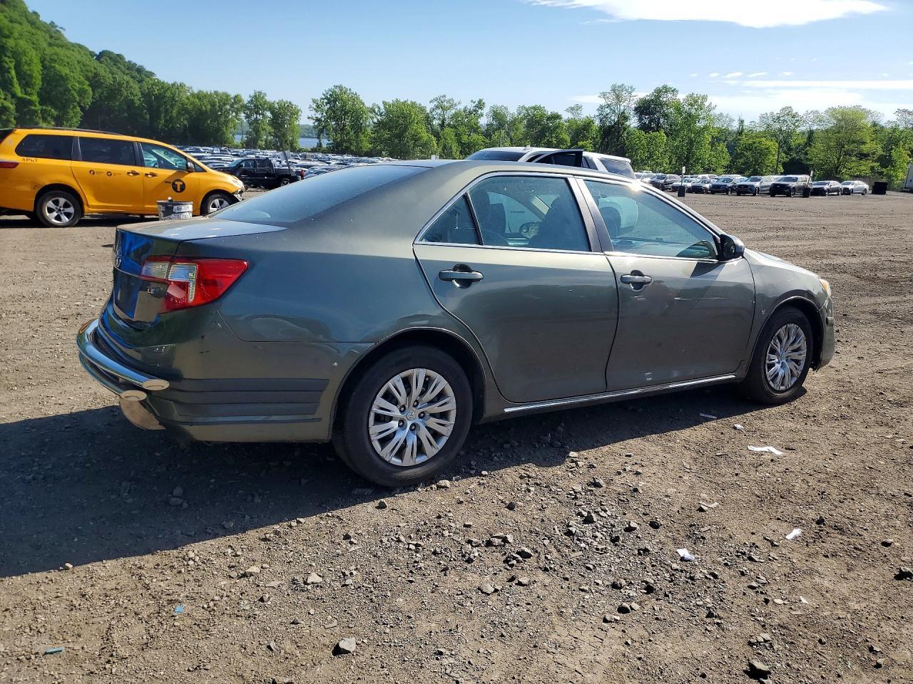 2013 Toyota Camry Le - Фото 3