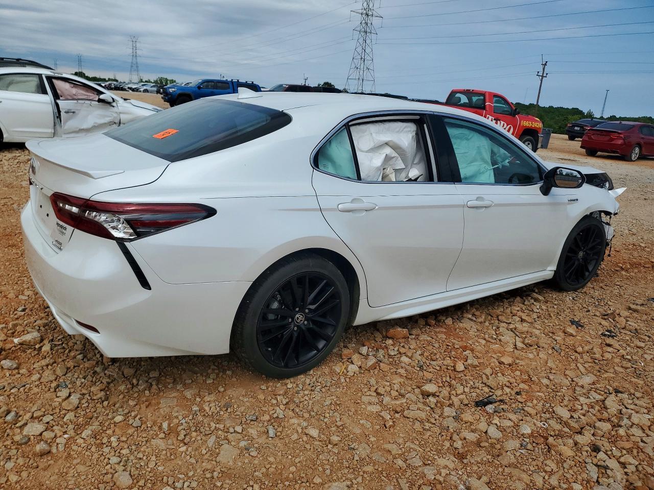 2021 Toyota Camry Xse - Фото 3