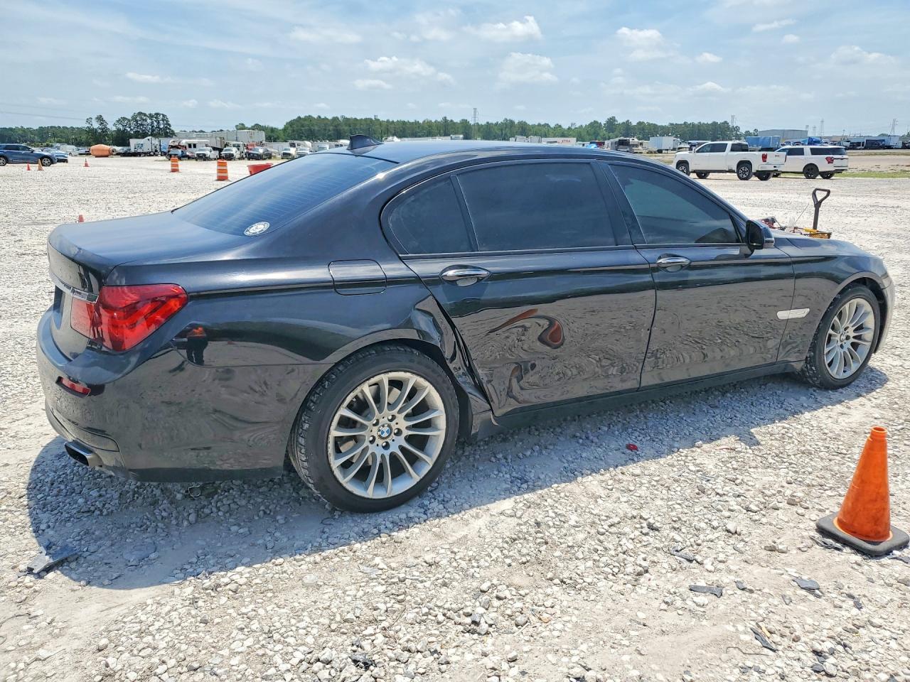 2015 BMW 740 Li - Image 3
