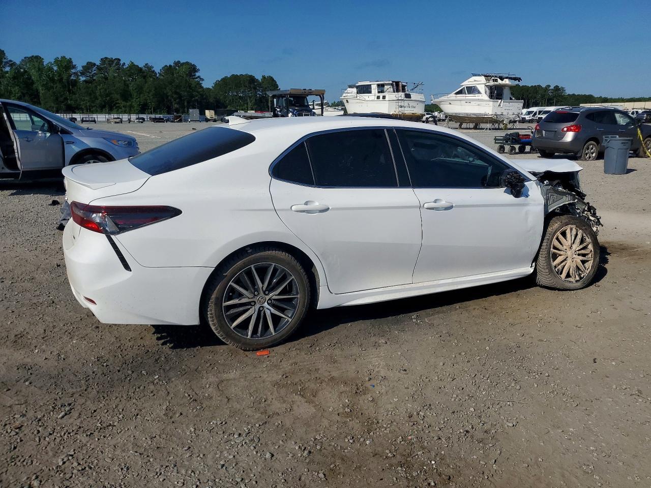 2021 Toyota Camry Se - Image 3