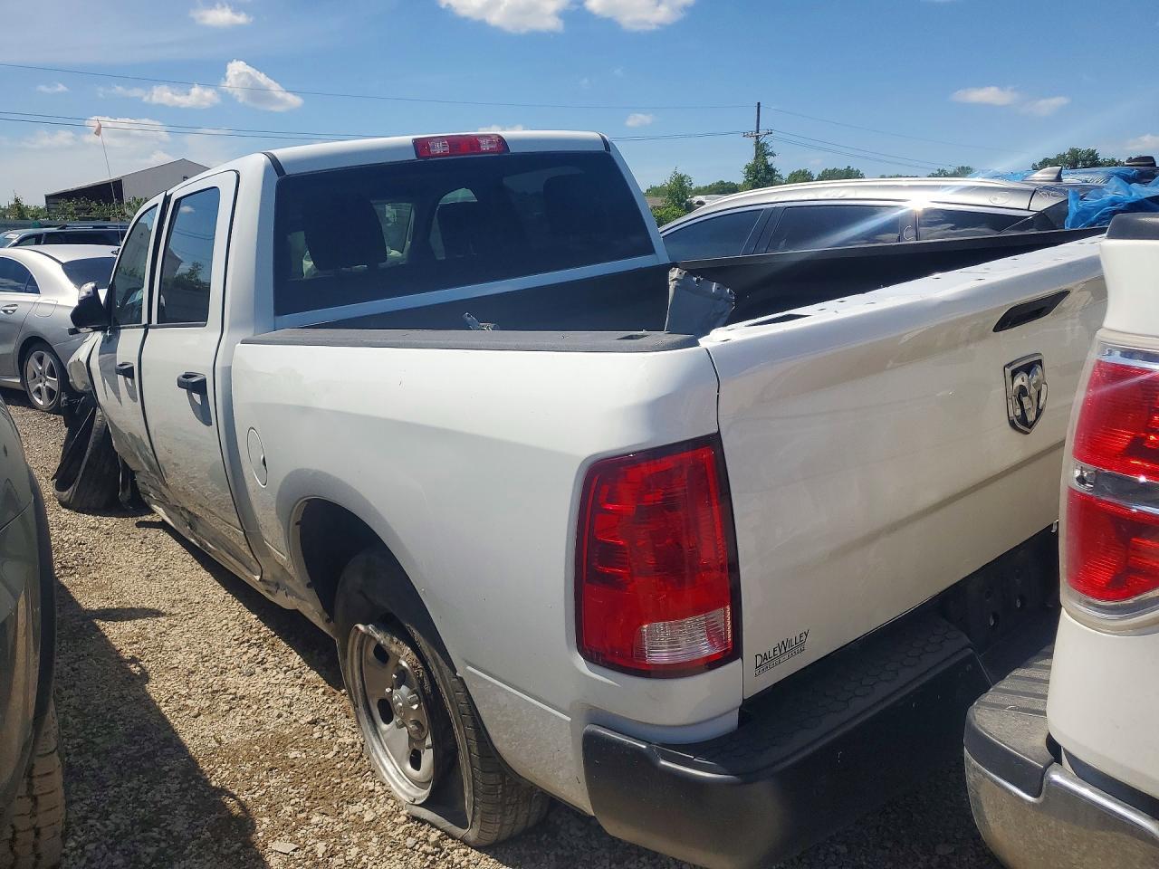 2022 Ram 1500 Classic - Фото 2