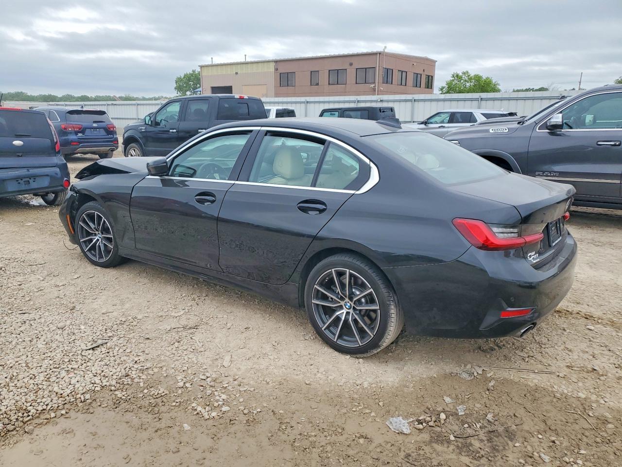 2021 BMW 330I - Фото 2