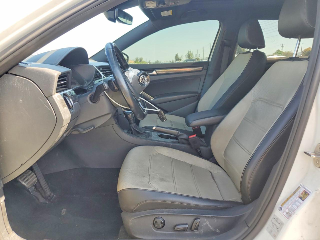 2021 Volkswagen Passat R-Line - Image 7