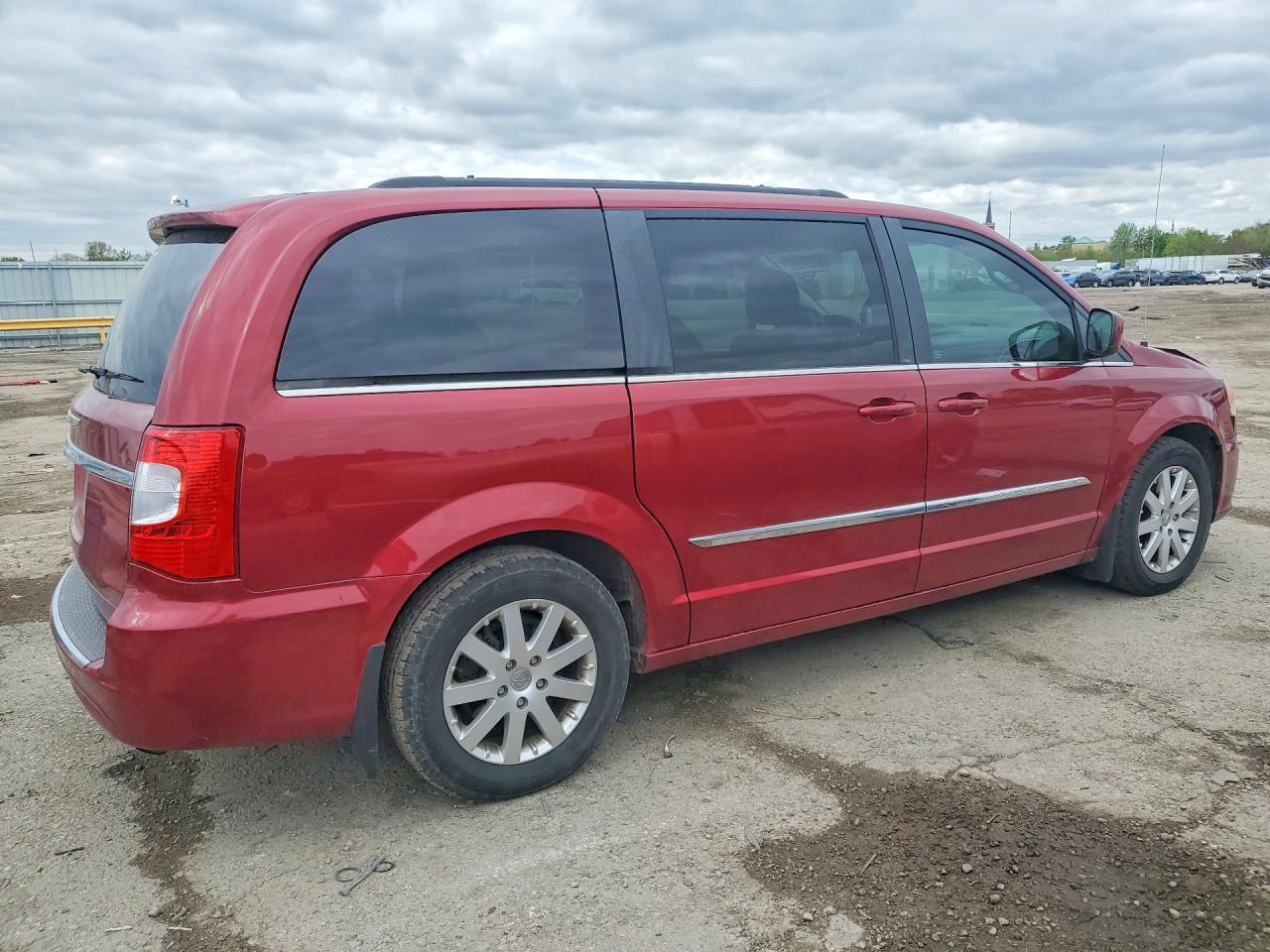 2013 Chrysler Town & Country Touring - Image 3
