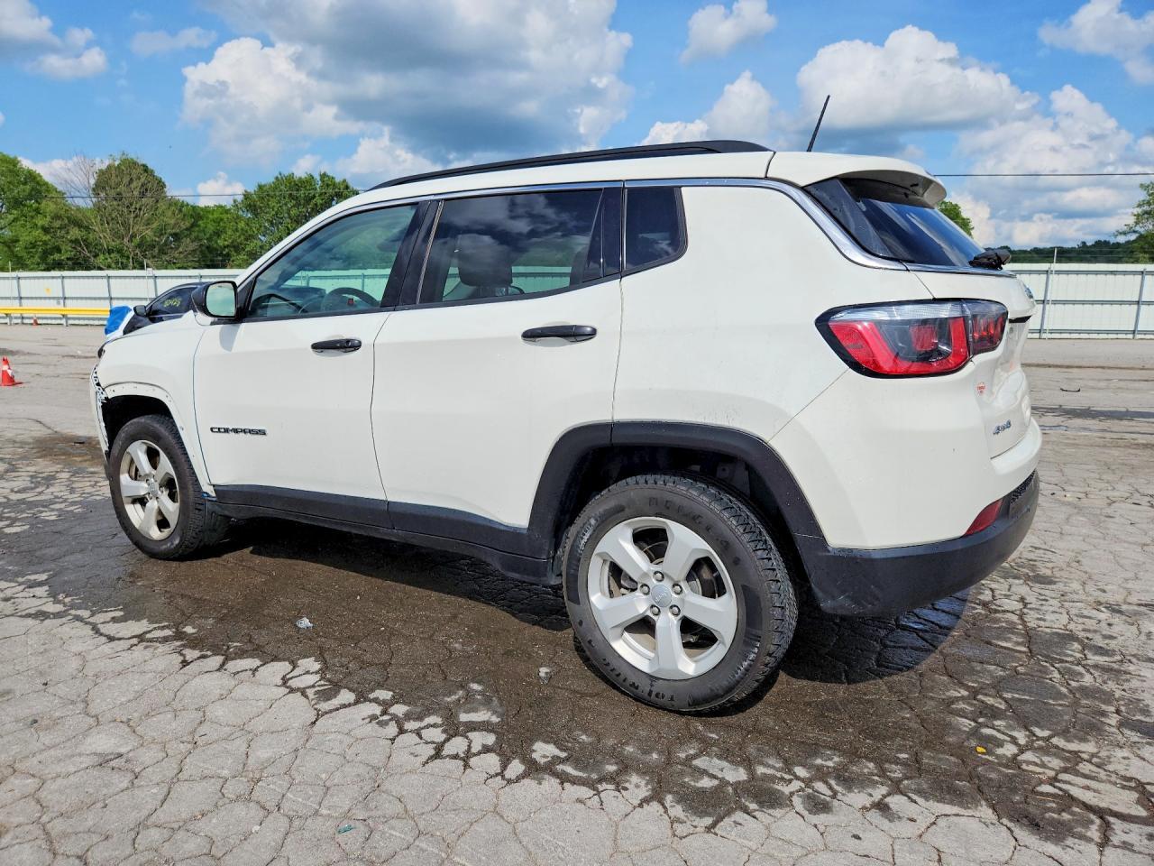 2018 Jeep Compass Latitude - Image 2