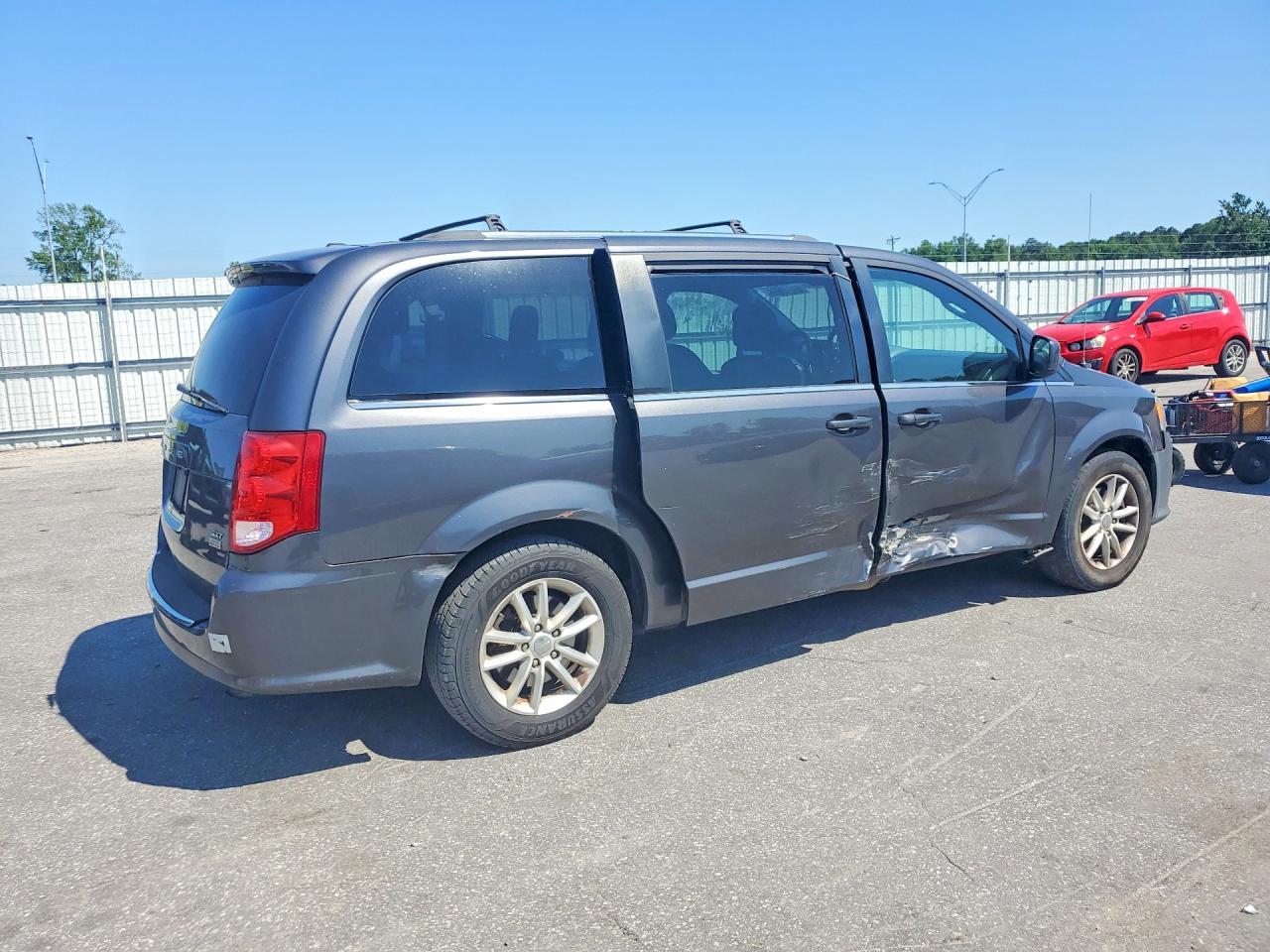 2018 Dodge Grand Caravan Sxt - Image 3