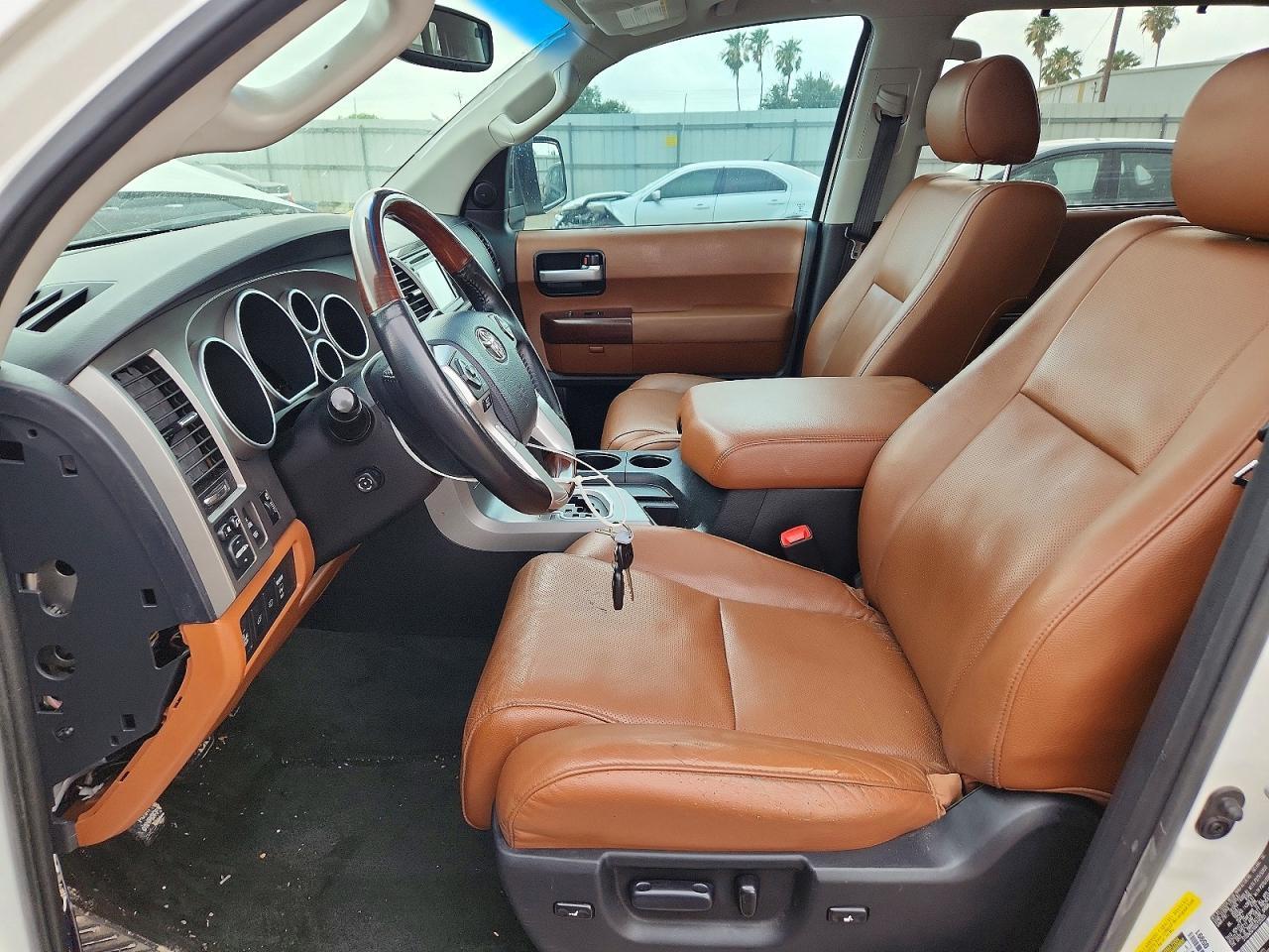 2016 Toyota Sequoia Platinum - Фото 7