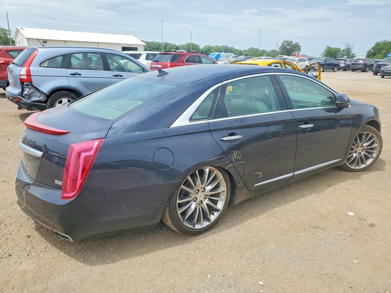 2013 Cadillac Xts Platinum - Image 3