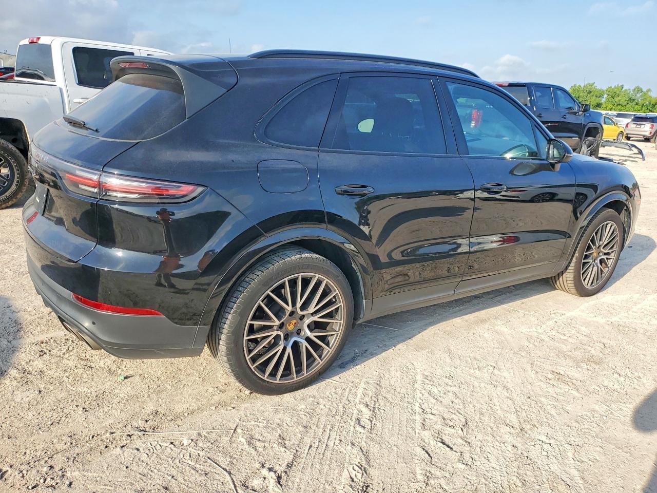 2021 Porsche Cayenne S - Фото 3
