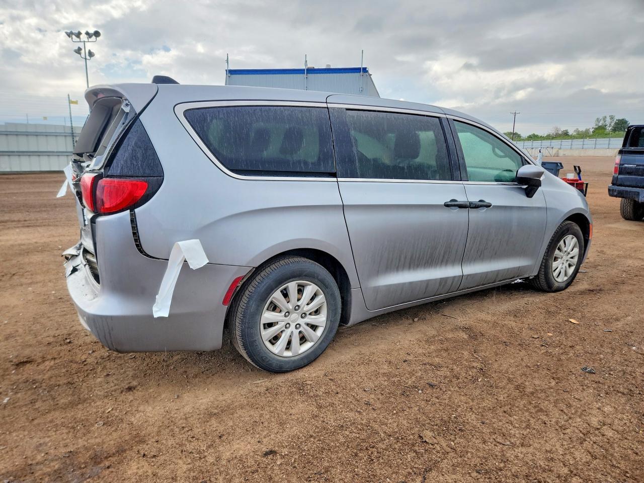 2020 Chrysler Voyager L - Фото 3