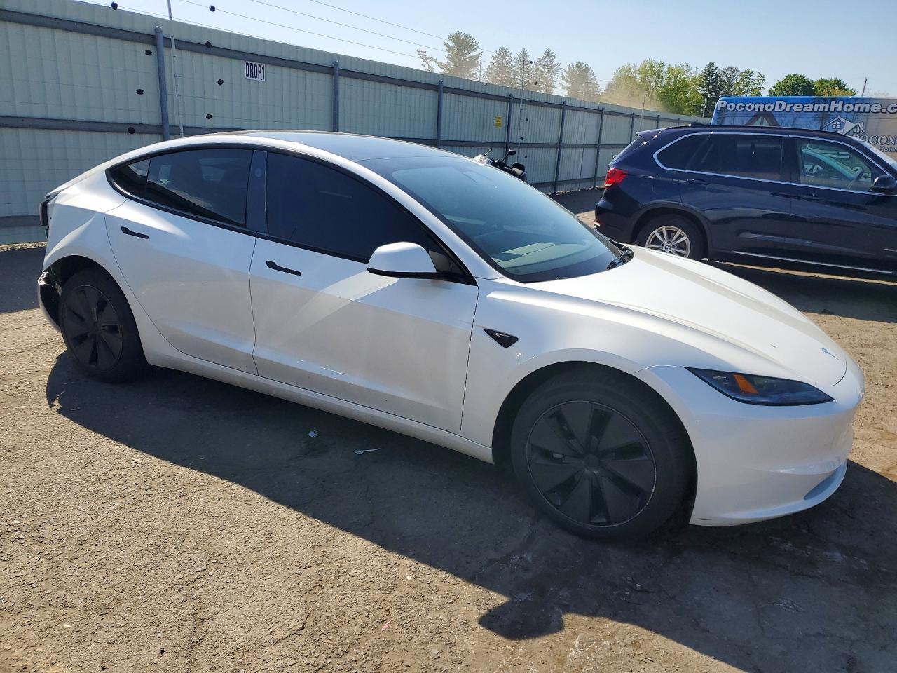 2025 Tesla Model 3 - Фото 4