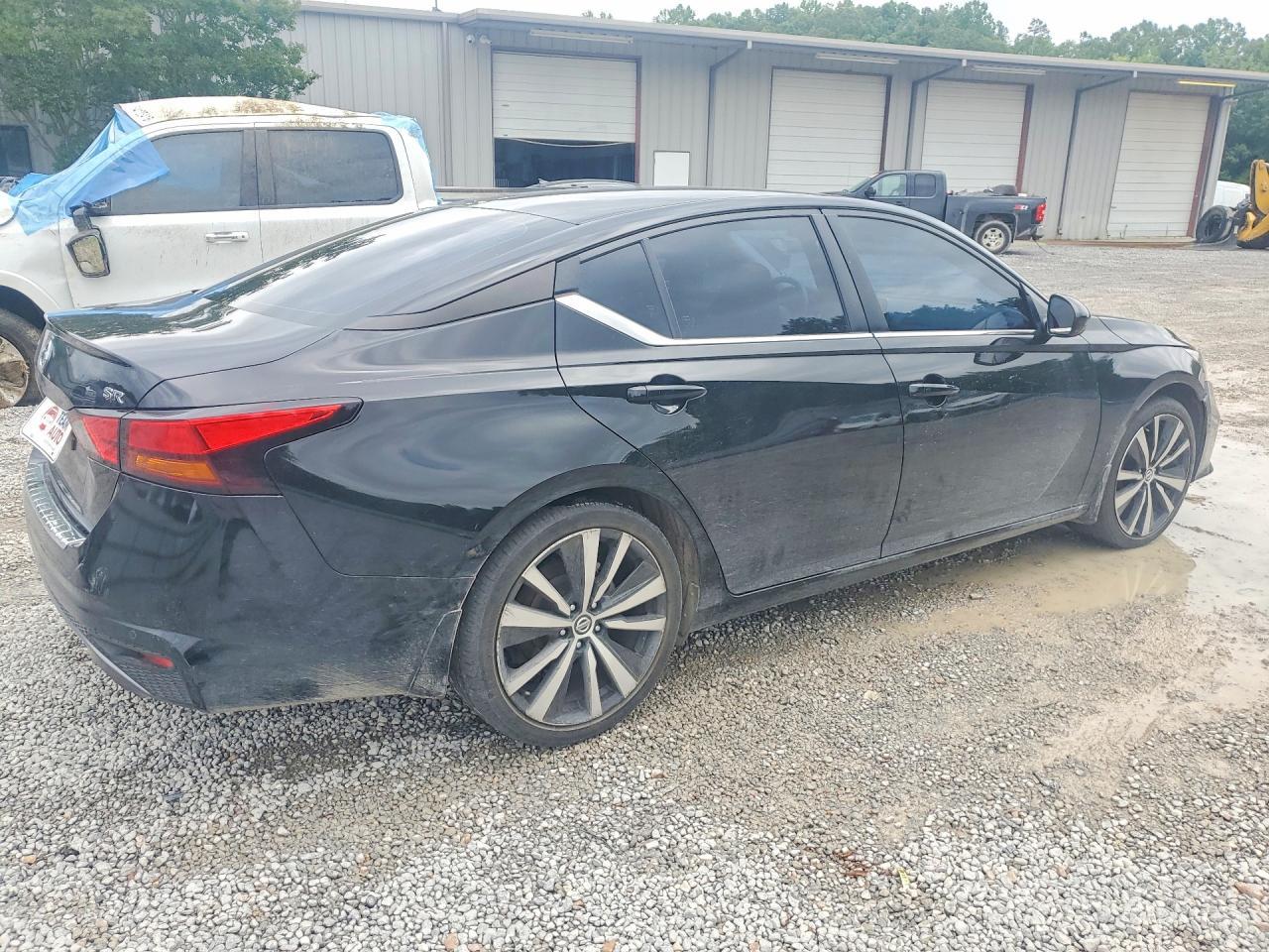 2022 Nissan Altima Sr - Image 3