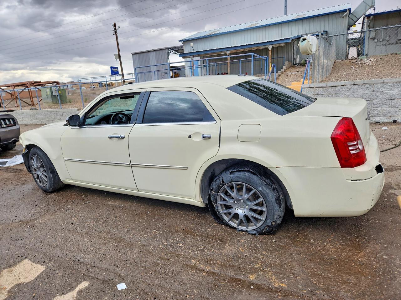 2010 Chrysler 300 Touring - Image 2
