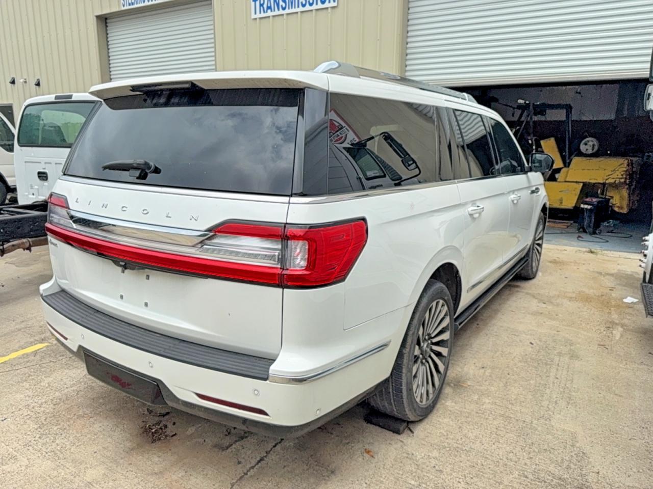 2020 Lincoln Navigator Reserve L - Image 4