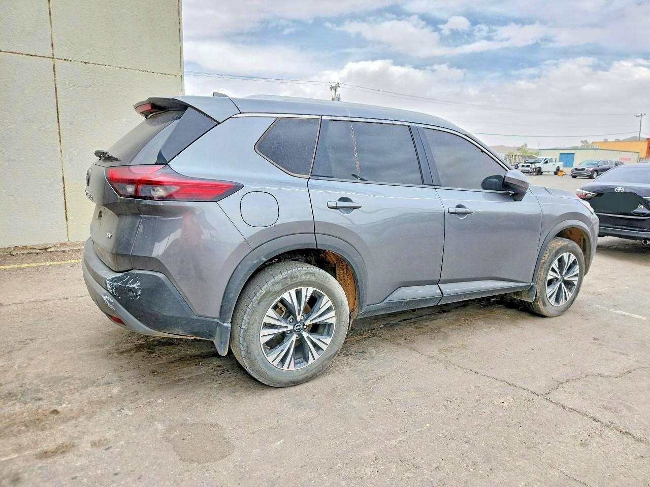2023 Nissan Rogue Sv - Image 3