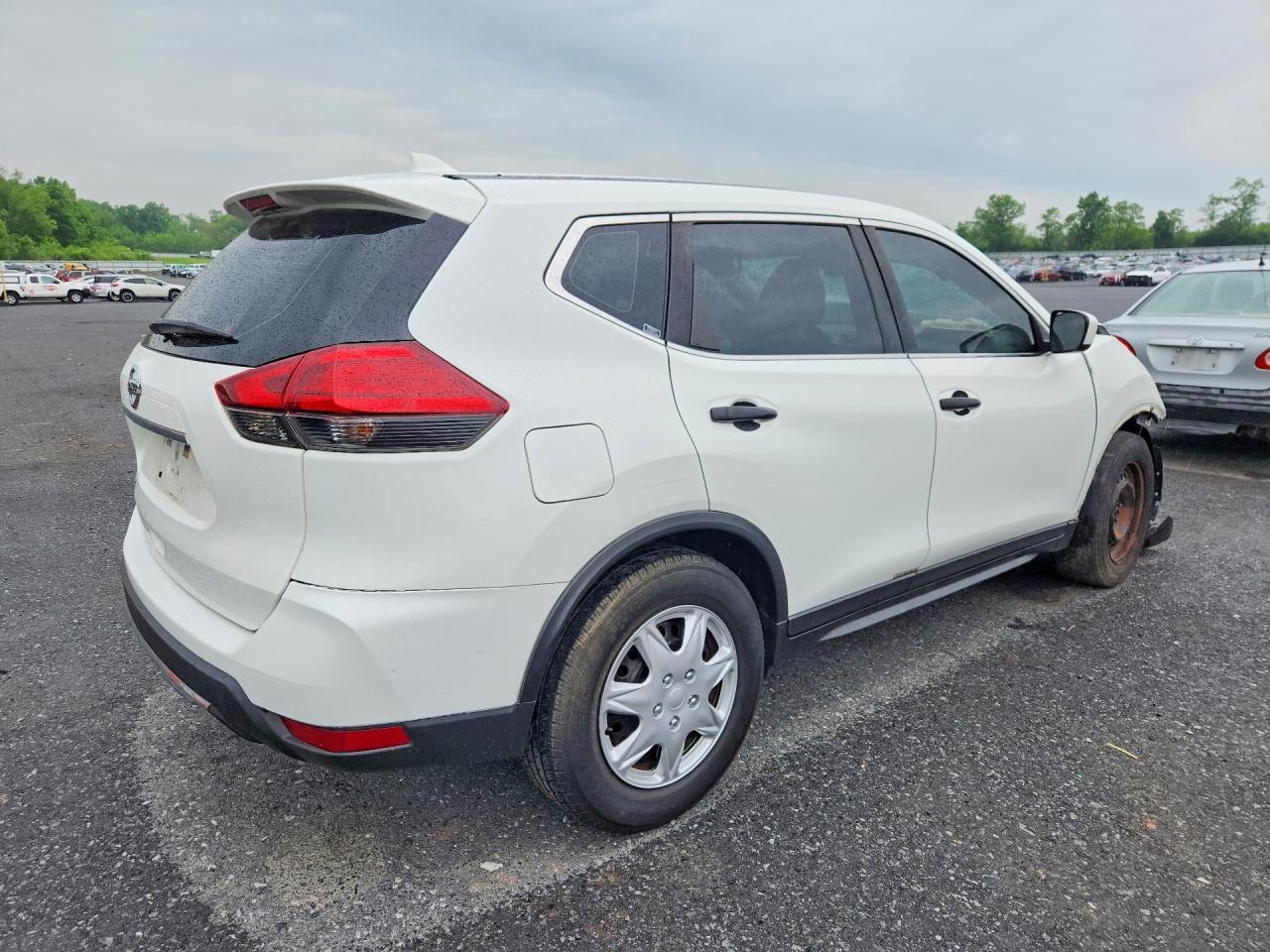 2017 Nissan Rogue S - Фото 3