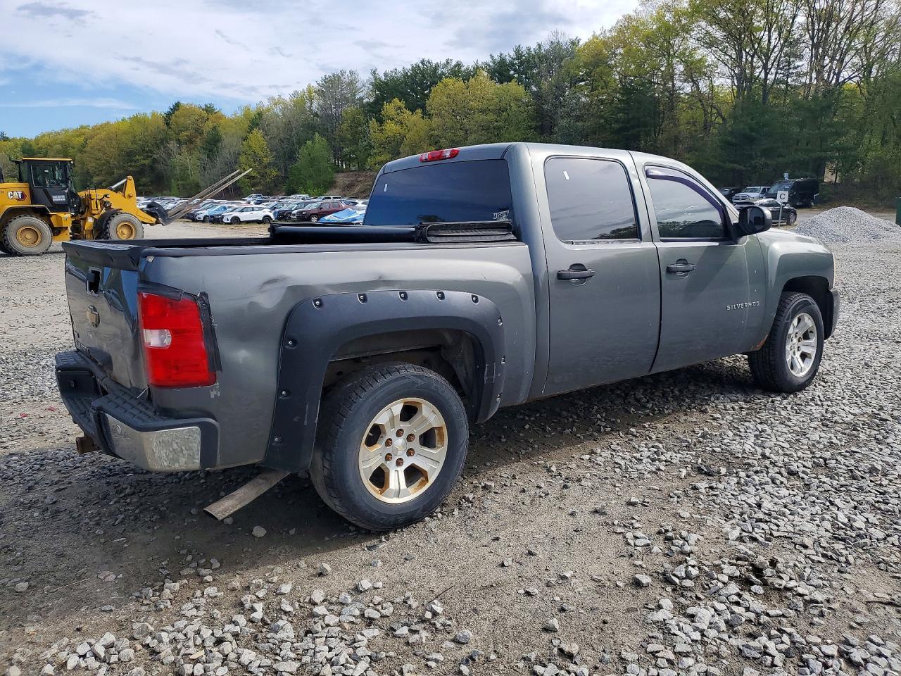 2011 Chevrolet Silverado K1500 Hybrid - Image 3