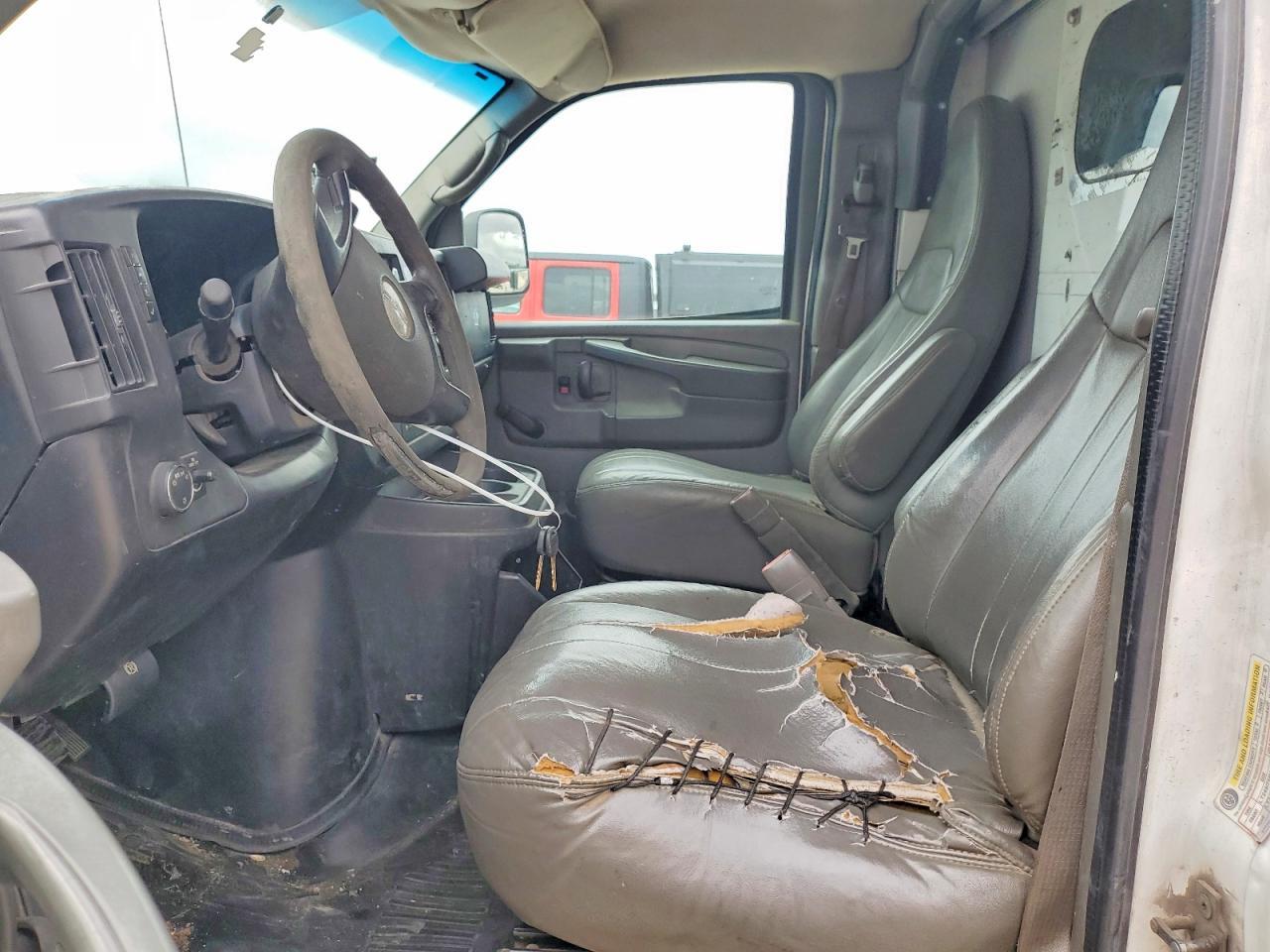 2011 GMC Savana Cutaway G3500 - Image 7