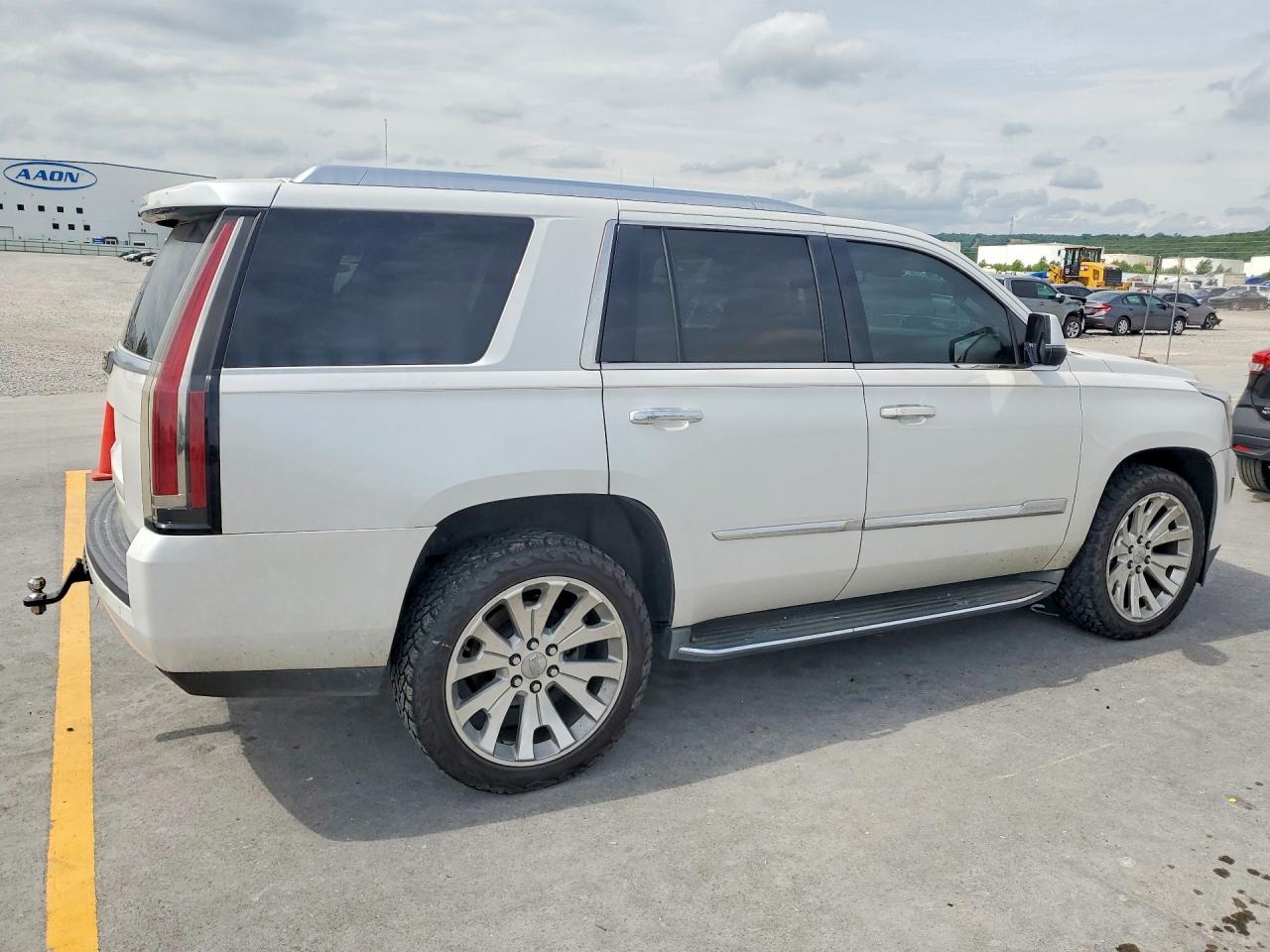 2016 Cadillac Escalade Luxury - Image 3