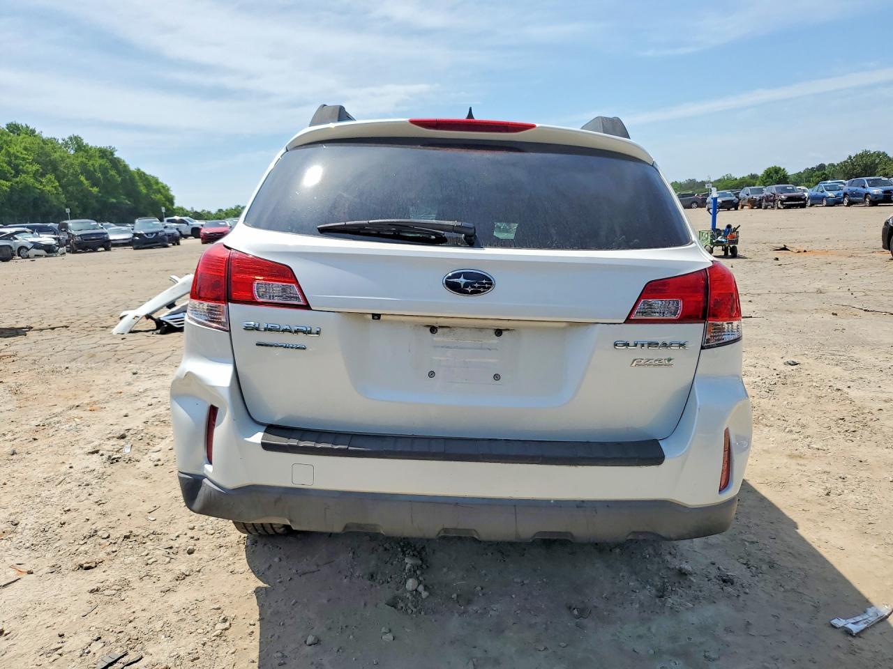 2012 Subaru Outback 2.5I Limited - Image 6