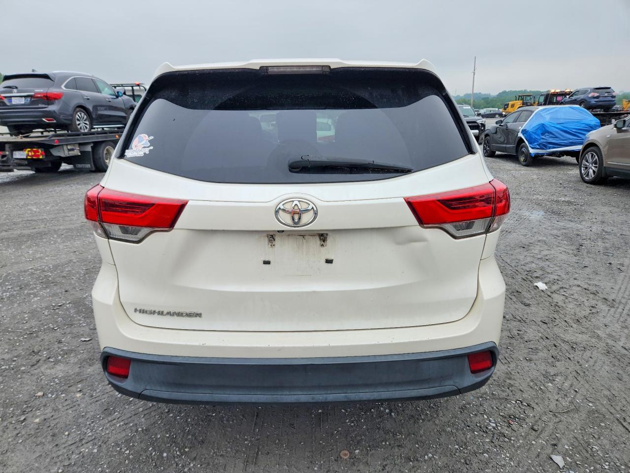 2017 Toyota Highlander Le - Фото 6
