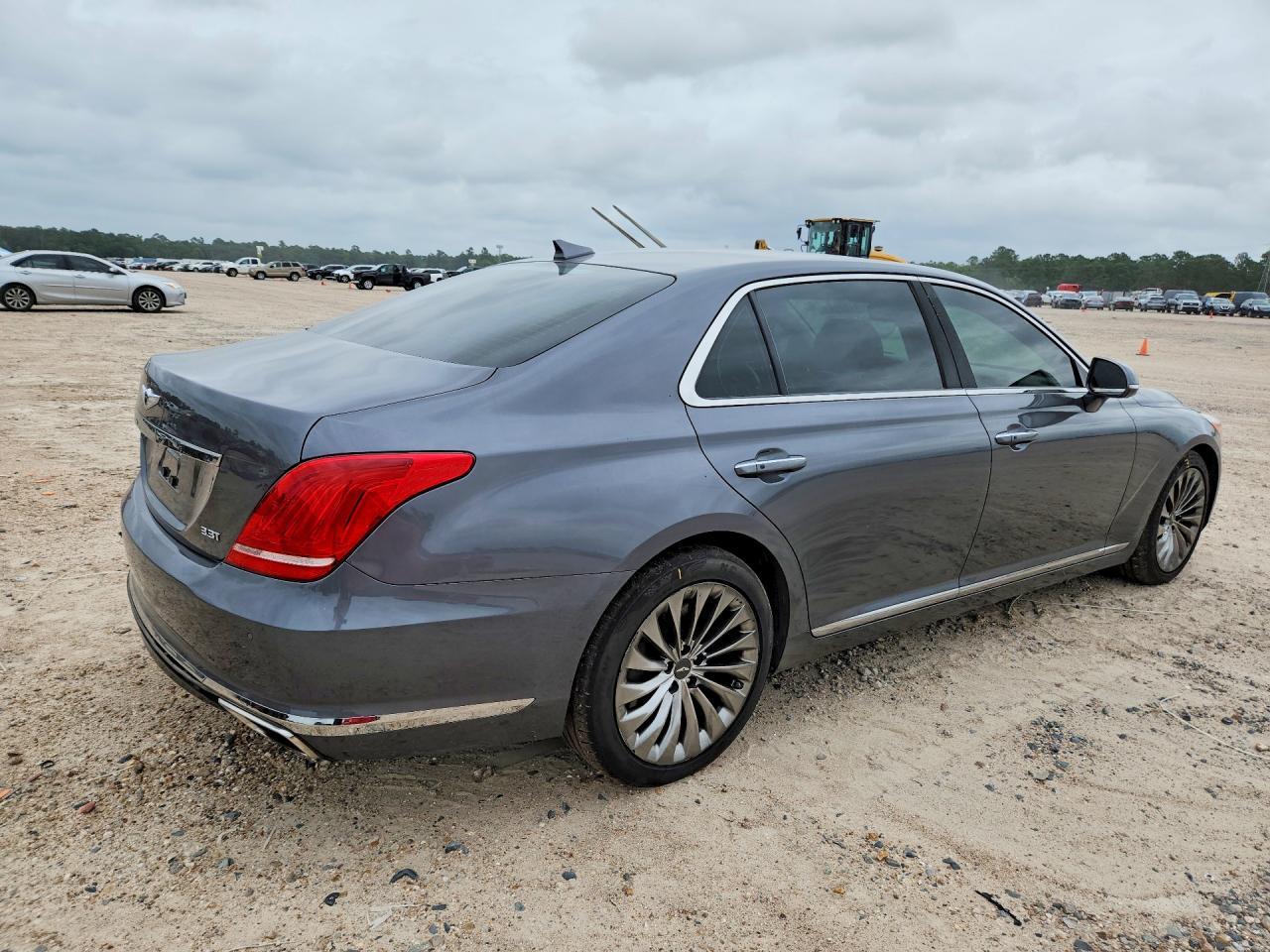 2017 Genesis G90 Premium - Фото 3