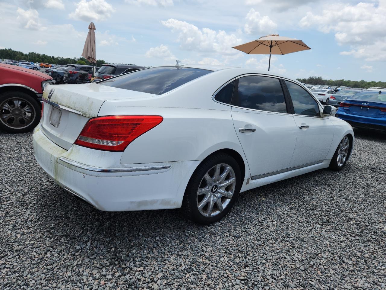 2013 Hyundai Equus Signature - Image 3