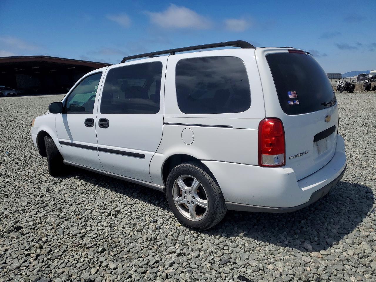 2008 Chevrolet Uplander Ls - Image 2