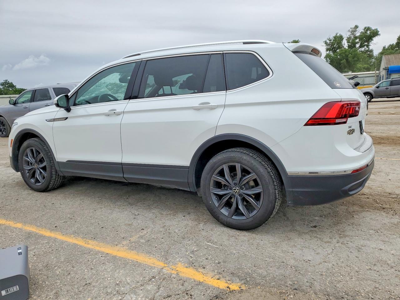 2024 Volkswagen Tiguan Se - Image 2